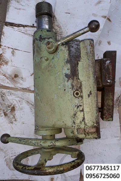 бабка задняя станок 1а616, станок токарно винторезный 1а616, пиноль не болтается , люфтов нет, комплектная задняя бабка 1а616, запчасти 1а616, коробка станок 1а616, патрон токарный